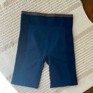 COS sport biker short
